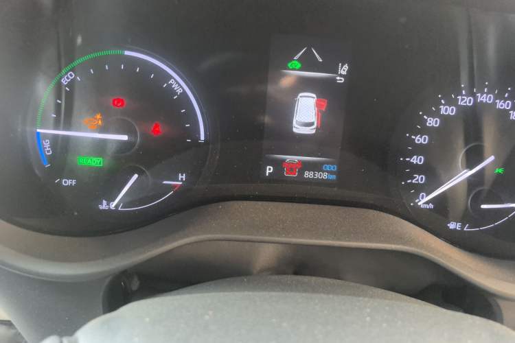 Used Toyota SIENNA 2021 2.5L Hybrid Luxury Edition Odometer Close Up