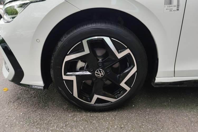 Used Volkswagen Golf 2025 300TSI R-Line
