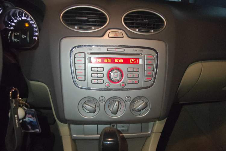 Used Ford Focus 2011 Sedan 1.8L Automatic Fashion Edition
