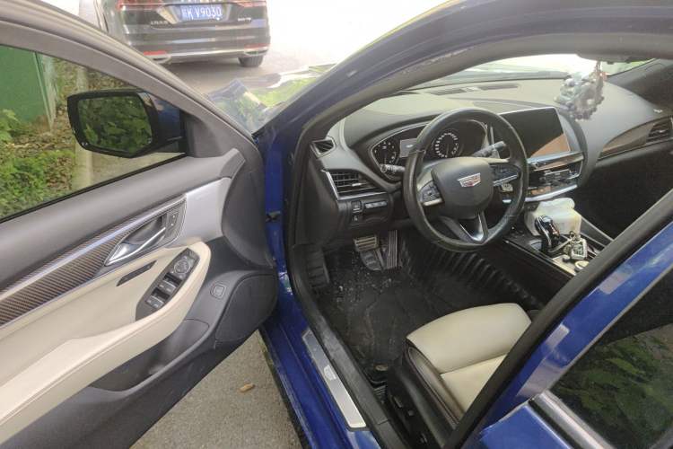 Used Cadillac CT5 2020 Revised 28T Platinum Sport Edition Driver Seat