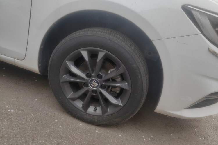 Used BYD Qin 2019 1.5L Automatic Luxury Model Right Front Wheel Hub