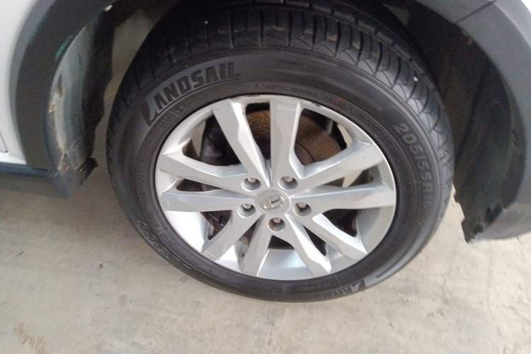 Used BAIC Changhe M70 2017 1.5L manual first-class cabin Right Front Wheel Hub