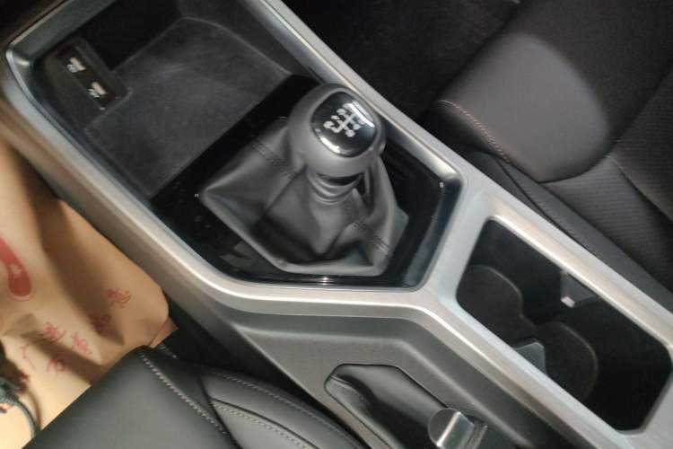 Used Wuling Jiachen 2022 1.5L Manual Comfort Edition
