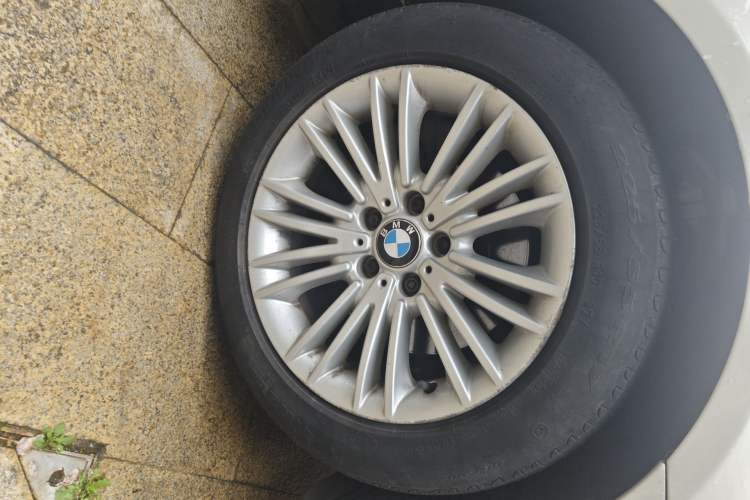 Used BMW 5 Series 2014 525Li Leading Model Right Front Wheel Hub
