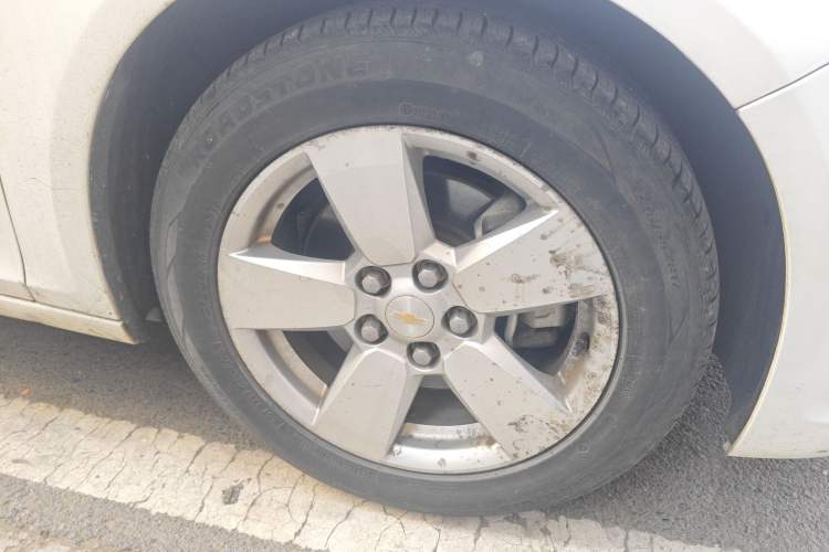 Used Chevrolet Malibu 2014 1.6T Automatic Comfort Edition Right Front Wheel Hub