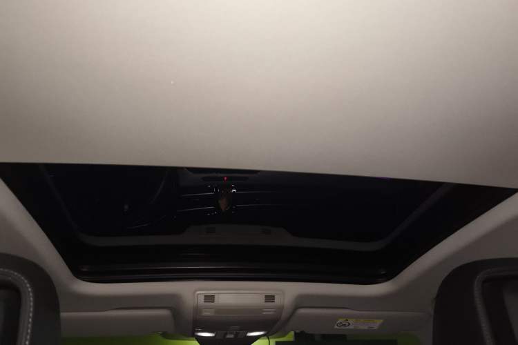 Used Volkswagen Magotan 2023 2 Million Units Commemorative Edition 330TSI DSG Luxury Version Headliner