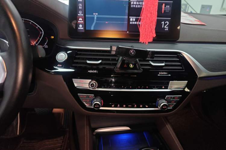 Used BMW 5 Series 2022 Restyled 530Li Leading Edition M Sport Package Audio And AC Panel