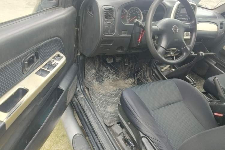 Used Nissan Paladin 2013 2.4L Two-Wheel Drive Standard Version China IV Standard Driver Seat