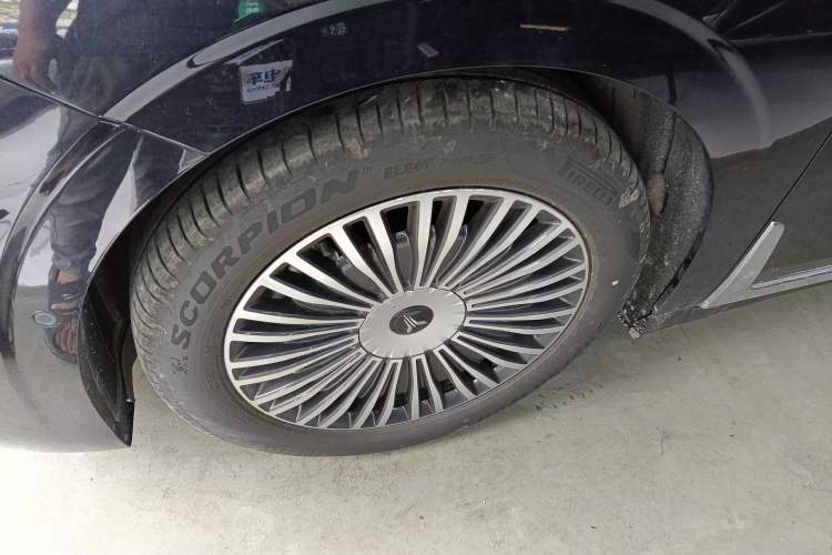 Used VOYAH Dream 2025 PHEV Four-Wheel-Drive Flagship Kunpeng Edition Exterior 4