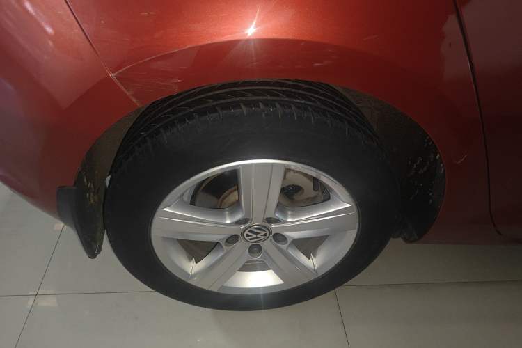 Used Volkswagen Golf 2017 1.6L Automatic Comfort Million-Vehicle Anniversary Edition Right Rear Wheel Hub