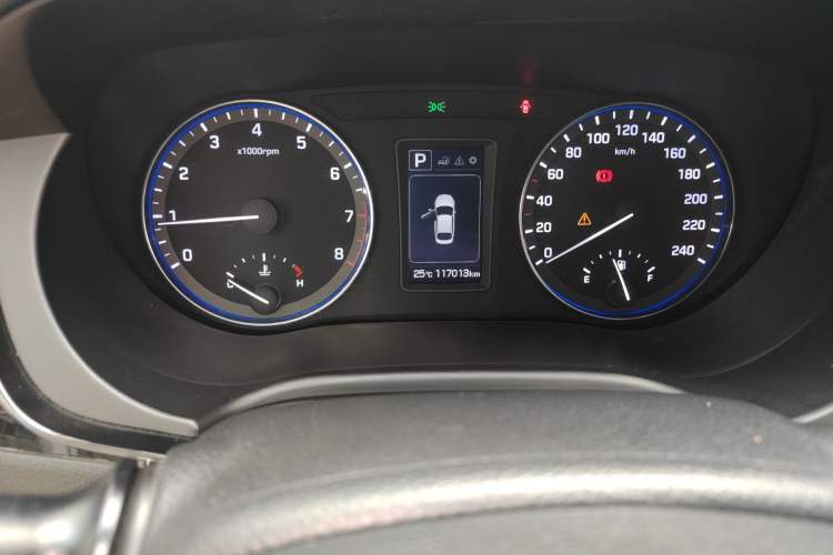 Used Hyundai Mistra 2016 1.8L Automatic Smart GLS Odometer Close Up