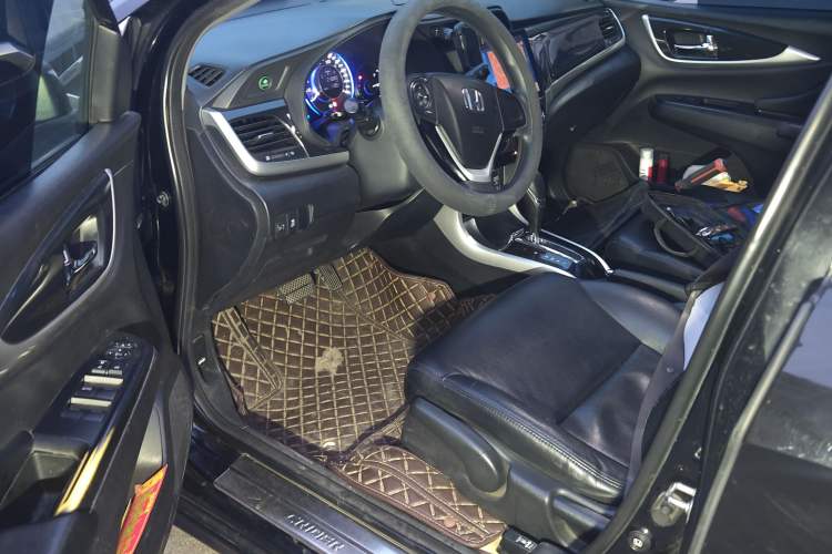 Used Honda Crider 2013 1.8L automatic luxury edition
