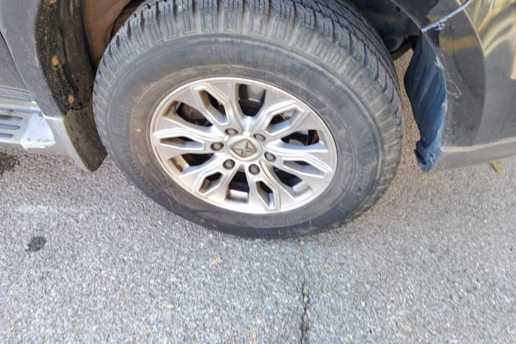 Used JMC Yusheng S350 2013 2.4T Automatic 2WD Diesel Luxury Edition 5 Seats