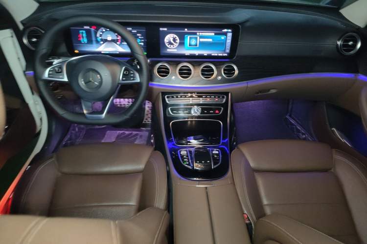 Used Mercedes-Benz E-Class 2016 E 200 L Sport Edition Center Console