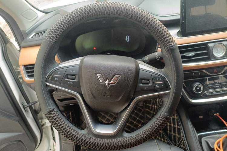 Used Wuling Hongguang S3 2018 1.5T Manual Luxury Model China V Standard
