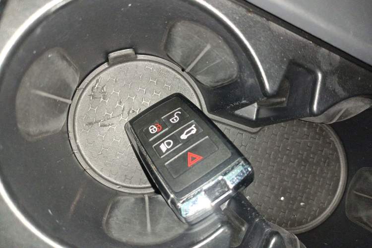 Used Jaguar F-PACE 2024 P250 R-Dynamic HSE Interior 1