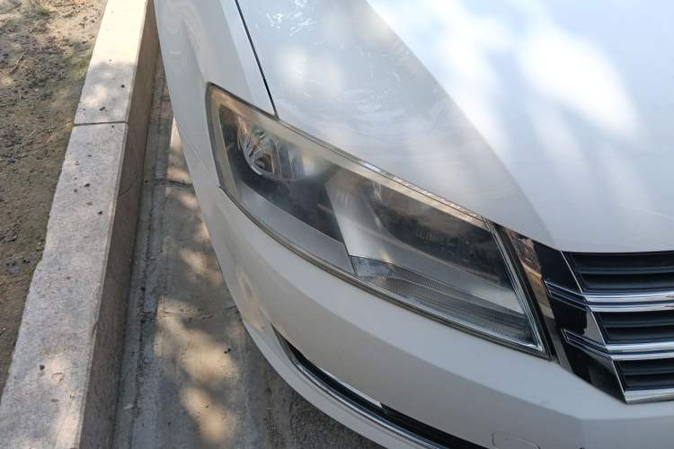 Used Volkswagen Lavida 2013 Revised Version 1.6L Automatic Luxury Edition Right Front Headlight