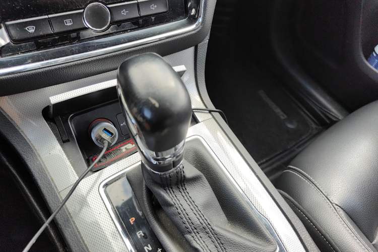 Used Roewe RX5 2016 30T Two-Wheel Drive Automatic Internet Smart Edition
