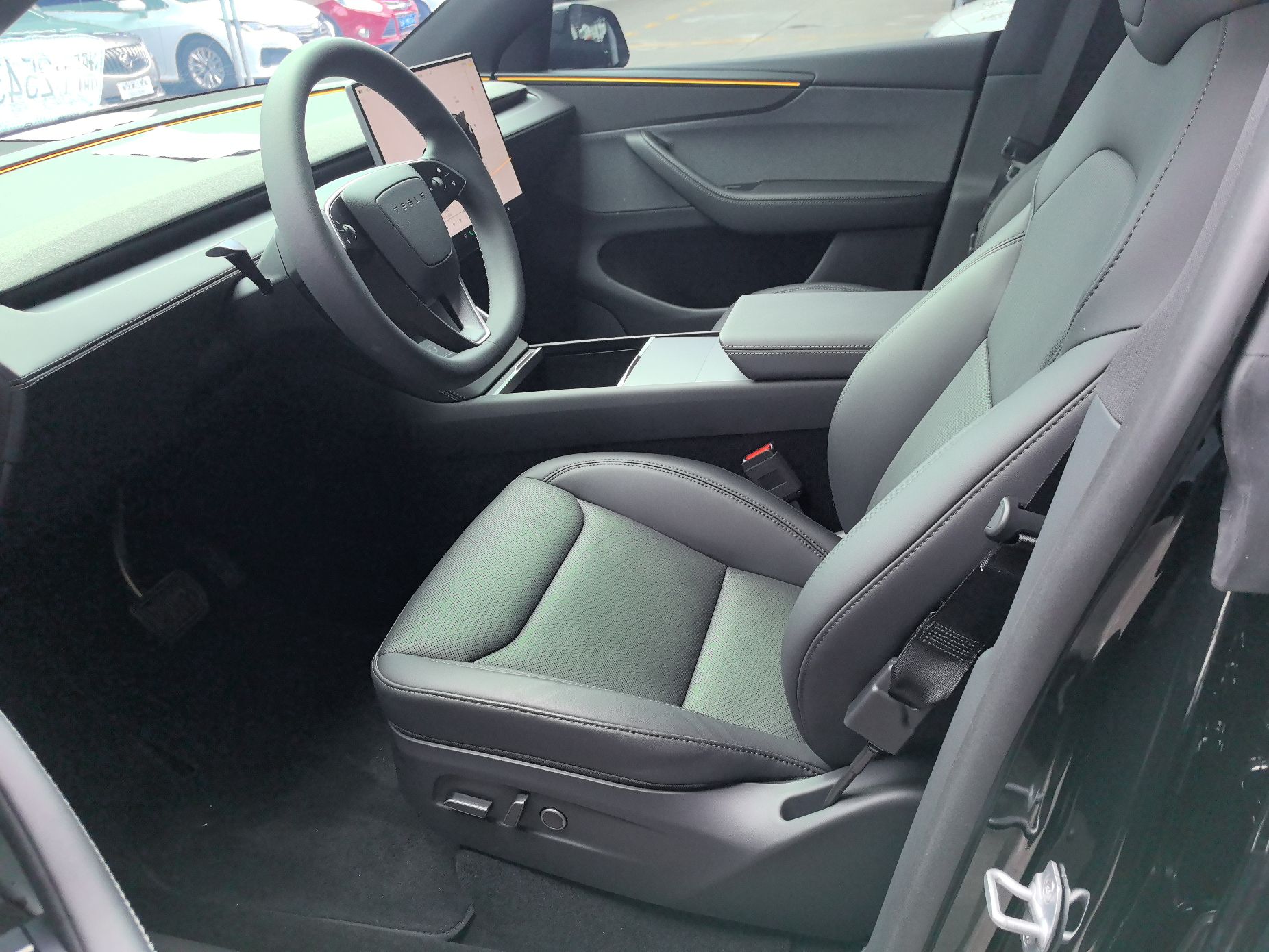 Переднее сиденье в автомобиле