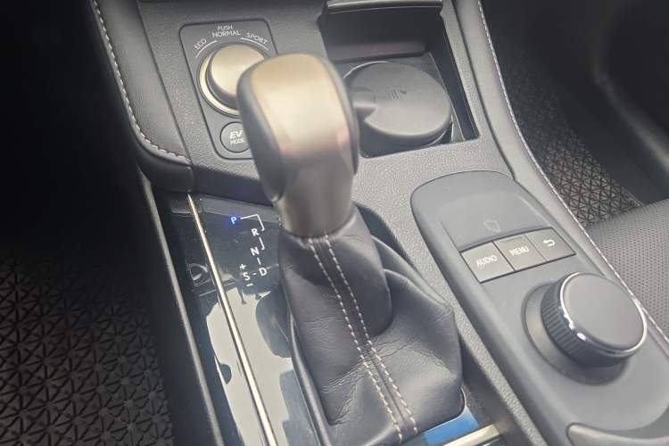 Used Lexus ES 2015 300h Comfort Edition
