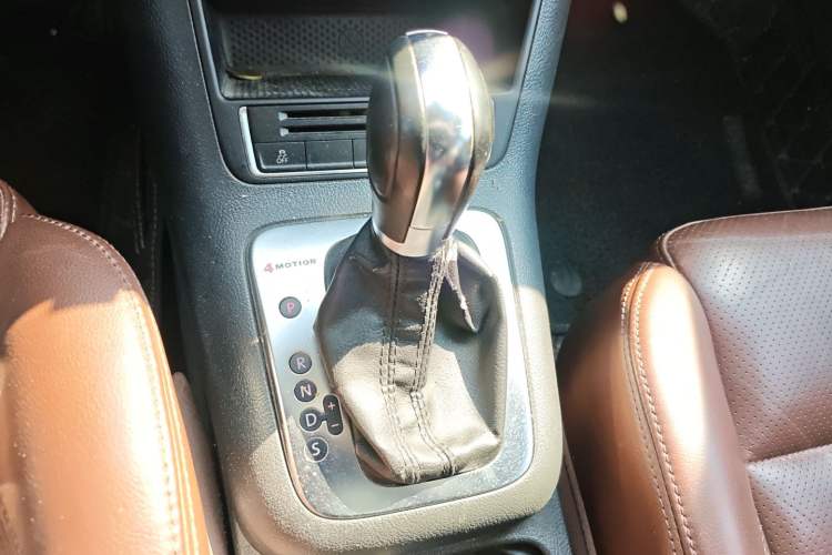 Used Volkswagen Tiguan 2013 1.8 TSI Automatic All-Wheel Drive Luxury Model Gear Lever