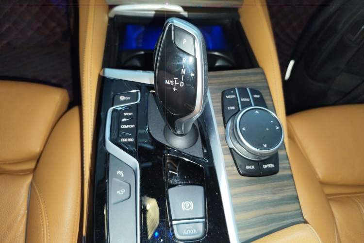 Used BMW 5 Series 2019 530i M Sport Package Gear Lever