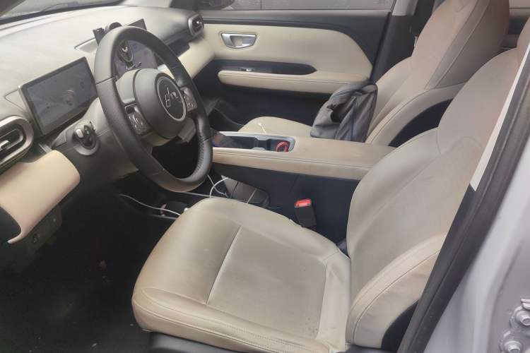 Used Wuling Bingo PLUS 2024 330 km Range Five-Seater Version Left Front Seat