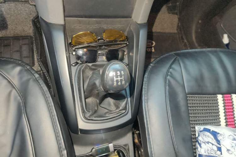 Used Ford EcoSport 2013 1.5L Manual Comfort Model Gear Lever