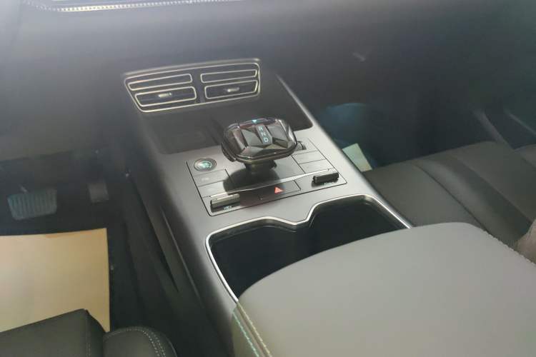 Used BYD Song Pro New Energy 2025 Second-Generation Intelligent Driving Version DM-i 115KM Excellence Edition Gear Lever