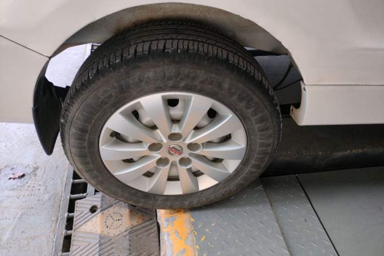 Used Jinbei Gold Hiace 2023 1.5L Passenger Vehicle Engineering Lion 5/6/7 Seater
