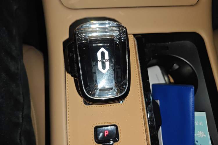 Used Hima AITO M7 2024 1.5T Intelligent Driving 4WD Max Edition 5 Seats Gear Lever