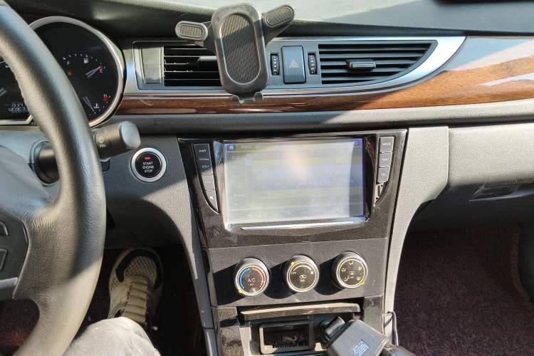 Used Zotye Z500 2015 1.5T Manual Luxury Model
