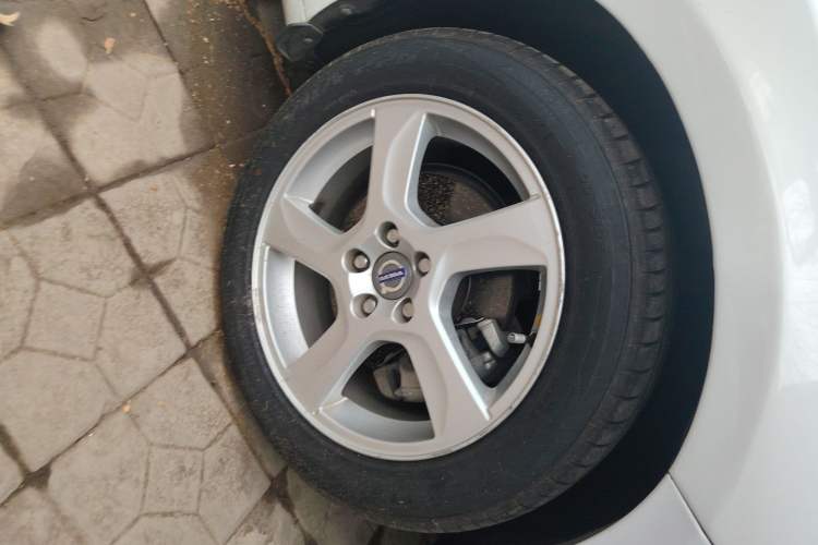 Used Volvo V60 2013 T5 Comfort Edition