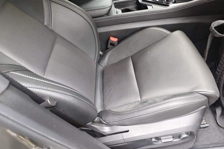 Used Lynk & Co 03 2021 2.0TD Automatic Trendy Champion Edition Right Front Seat