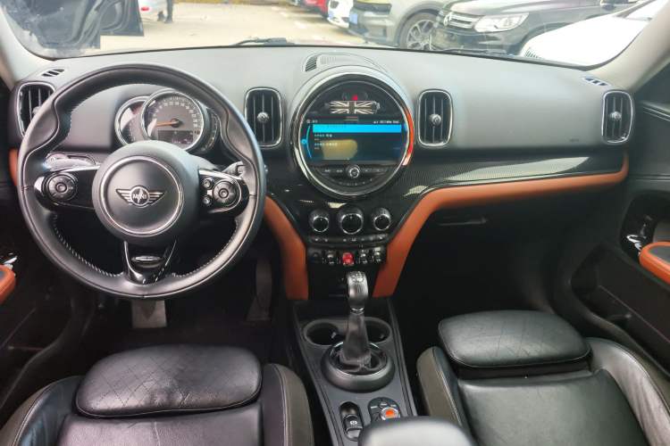 Used MINI Countryman 2018 1.5T COOPER ALL4 Artist Center Console