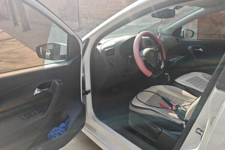 Used Volkswagen Polo 2016 1.6L Automatic Comfort Model