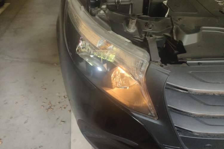 Used Mercedes-Benz Vito 2024 2.0T Elite Version 9 Seats Right Front Headlight