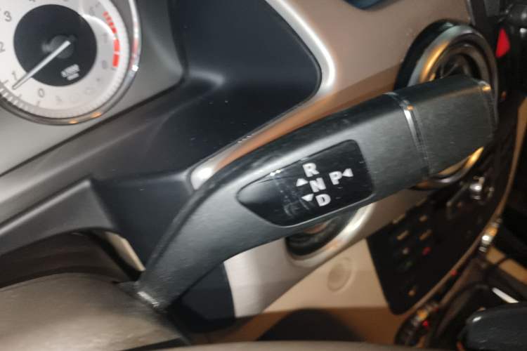 Used Mercedes-Benz GLK-Class 2013 Facelift GLK 300 4MATIC Fashion Edition Gear Lever