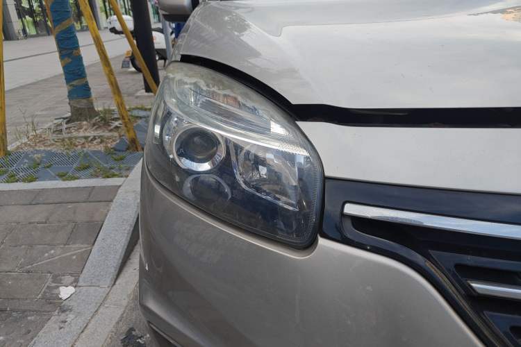 Used Renault Koleos 2013 2.5L Two-Wheel-Drive Urban Edition
