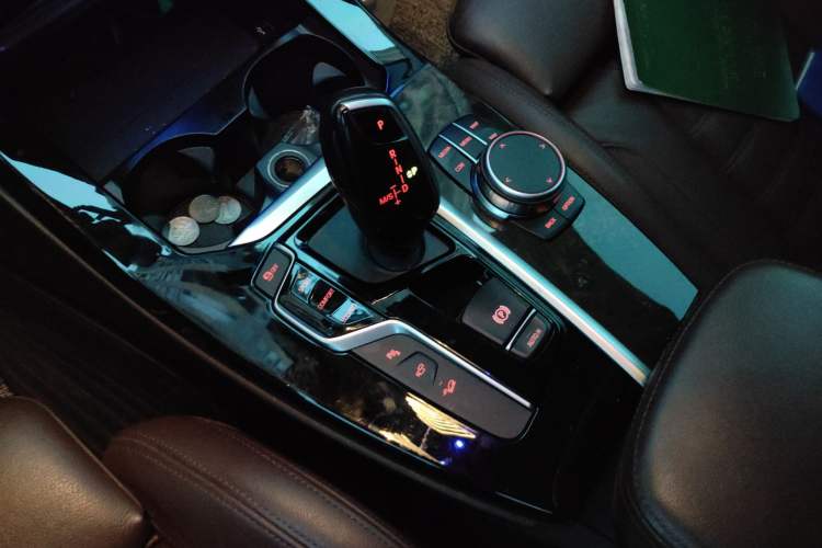 Used BMW X3 2020 xDrive30i Luxury Model with M Sport Package Gear Lever