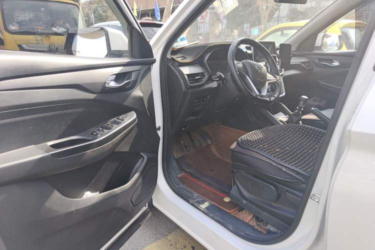 Used Wuling Hongguang S3 2019 1.5L Manual Comfort Model China VI Standard

