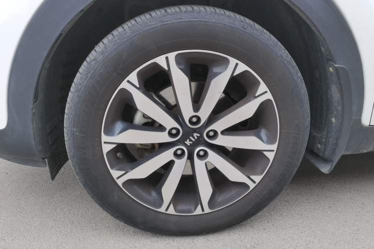 Used Kia KX5 2017 1.6T Automatic Two-Wheel Drive 15th Anniversary Special Edition DLX Left Front Wheel Hub