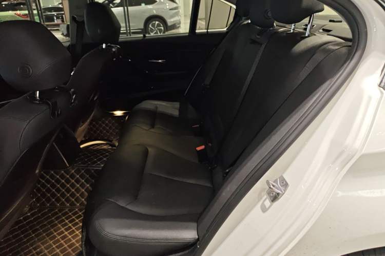 Used BMW 3 Series 2017 320Li Fashion Model Left Rear Seat