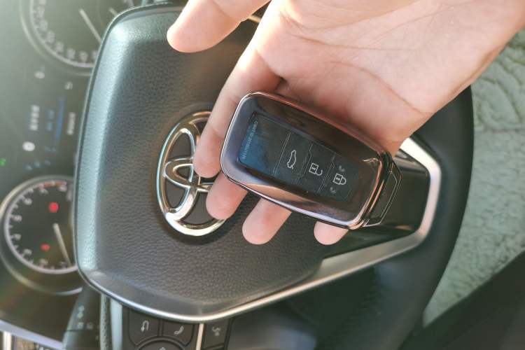 Used Toyota Camry 2018 2.0G Luxury Edition Vehicle Key