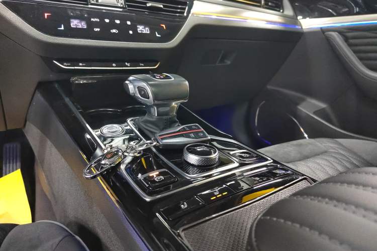 Used Hongqi HS5 2022 Revised Version 2.0T Smart Connect Flagship Edition
