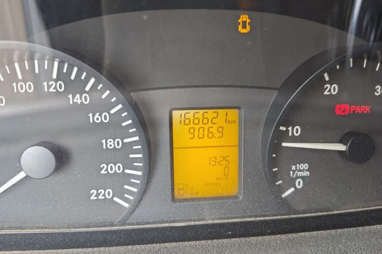 Used Mercedes-Benz Vito 2013 2.1T Elite Edition