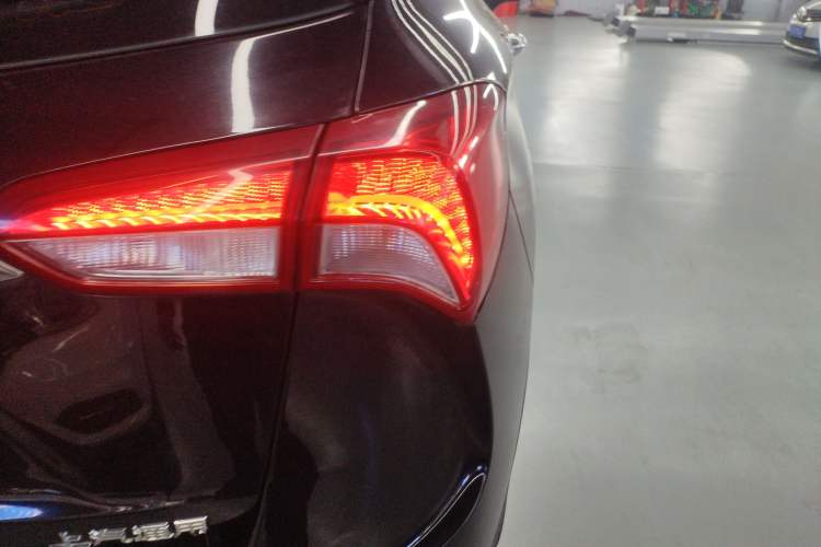 Used Buick Envision 2018 28T Four-Wheel Drive Elite Version Right Rear Taillight