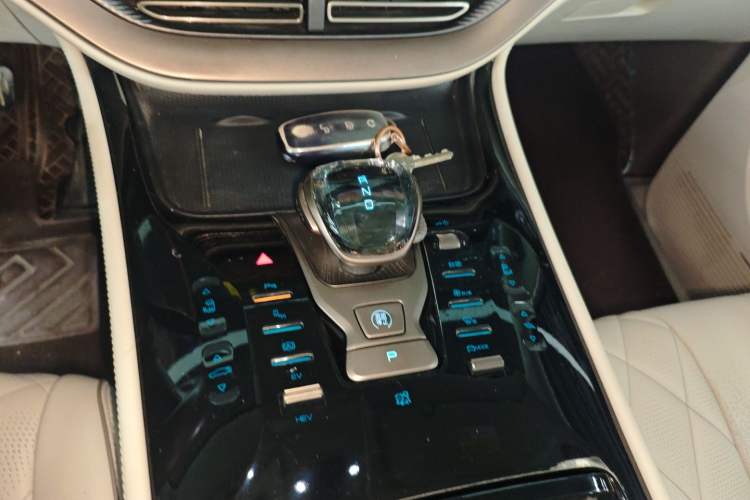 Used Denza D9 2022 DM-i 1040 Prestige Model