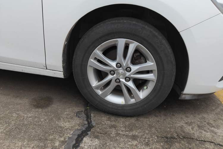 Used Chevrolet Cavalier 2019 320 Automatic Xinyue Edition Right Front Wheel Hub