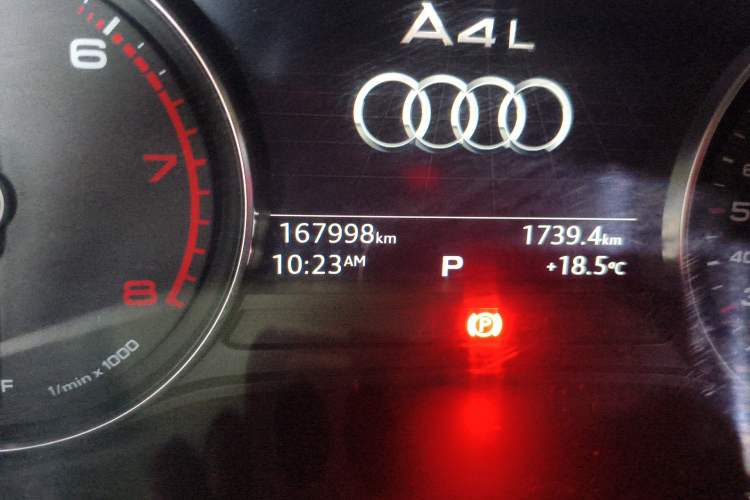 Used Audi A4L 2017 40 TFSI Fashion Model Odometer Close Up